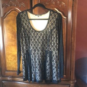 Black and Beige lined womens blouse. Catherine Malandrino, Size :L